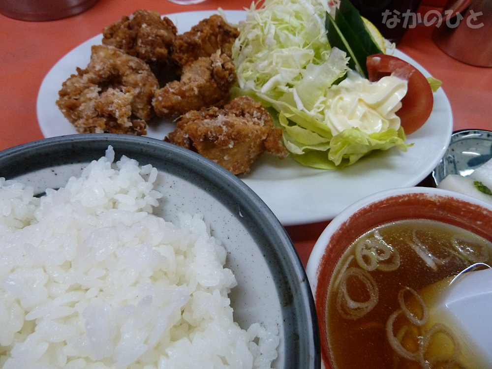中野ブロードウェイの中華大門で、唐揚げ定食
