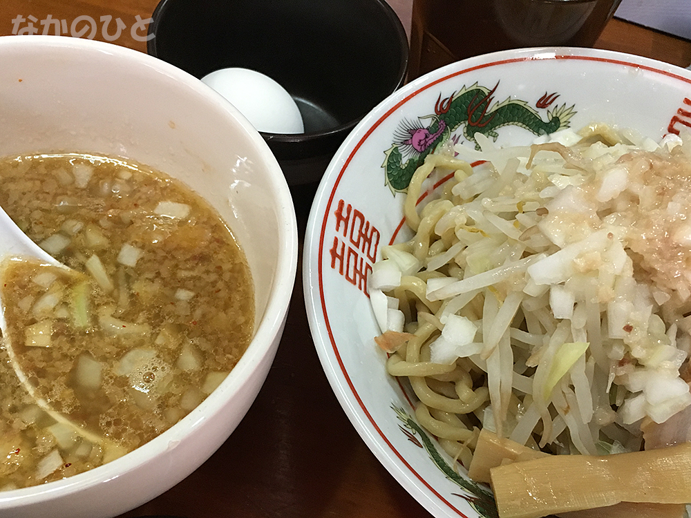 らーめんKaeruのつけ麺（タマネギ、脂、生玉子）