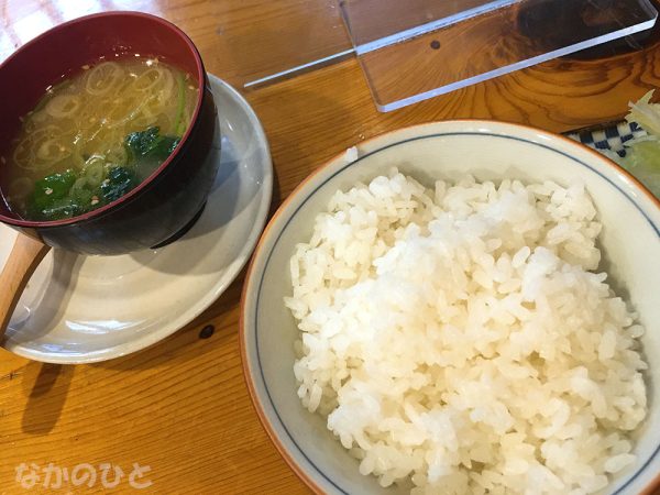 焼鳥 虎忠のランチのご飯とスープ