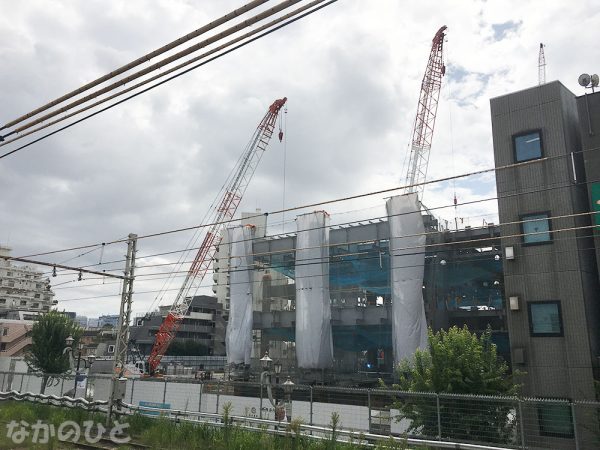 中野駅南口のビルの建築現場