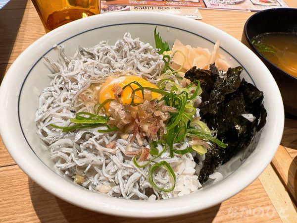 目利きの銀次中野北口駅前店の、しらす月見丼