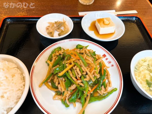 香港亭の青椒肉絲（チンジャオロース）定食