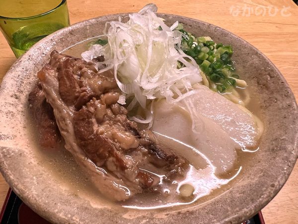 沖縄居酒屋にぬふぁ星のソーキそば（大盛り）