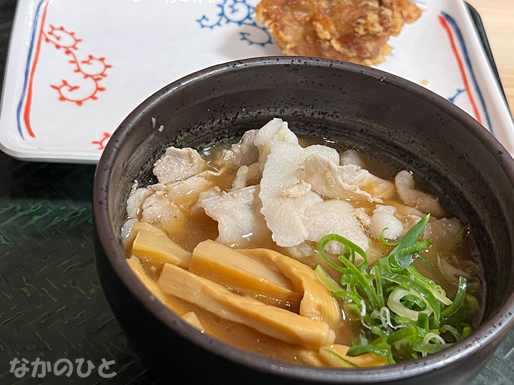 はなまるうどんの辛魚豚骨つけ麺のつけ汁