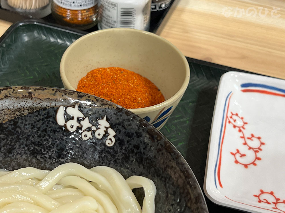 はなまるうどんの辛魚豚骨つけ麺の調味料