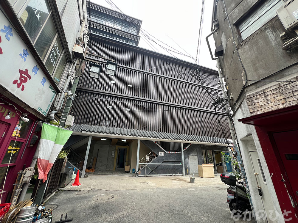 工事中のワールド会館